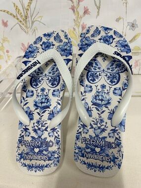 Havaianas White Strap Blue Floral Flip Flops FARM RIO ❤️